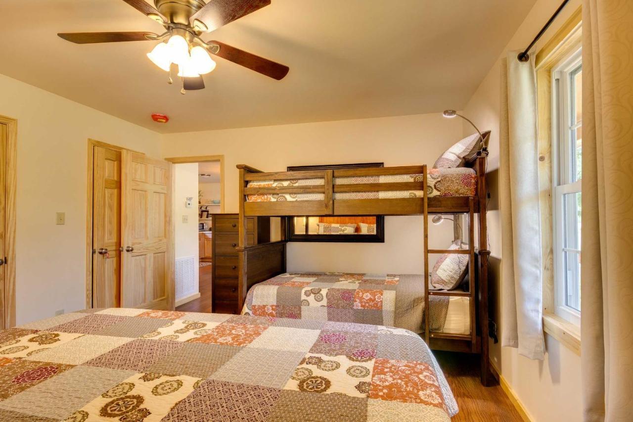Cozy Bryson City Cabin 5 Miles To Downtown! Exterior photo